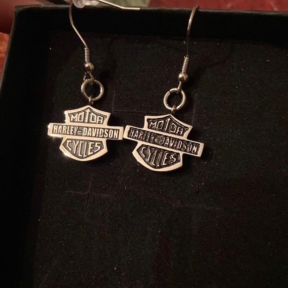 - - HD Earrings - Picture 3 of 3